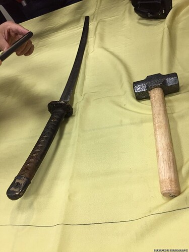 武士刀砍總統府憲兵 從軍史館偷的5.jpg